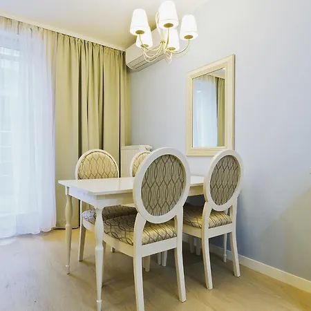 Hotel apartamentowy D&c Holdings