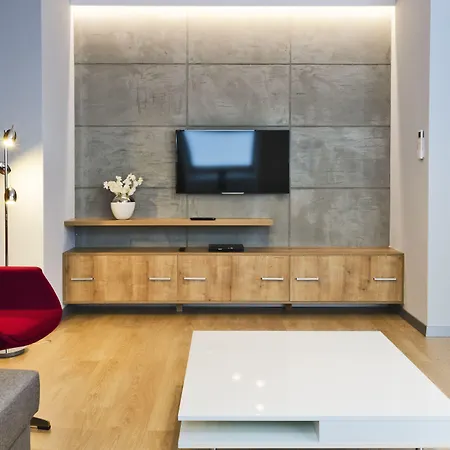 מלון דירות D&c Holdings 4*