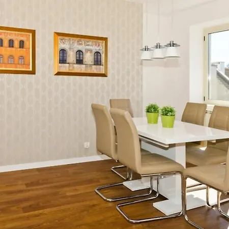 D&c Holdings מלון דירות 4*