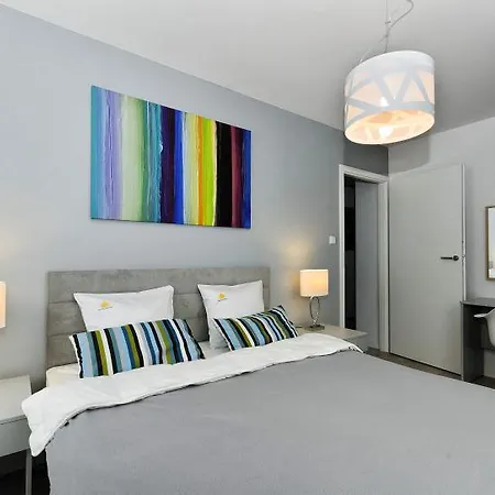 D&c Holdings מלון דירות 4*