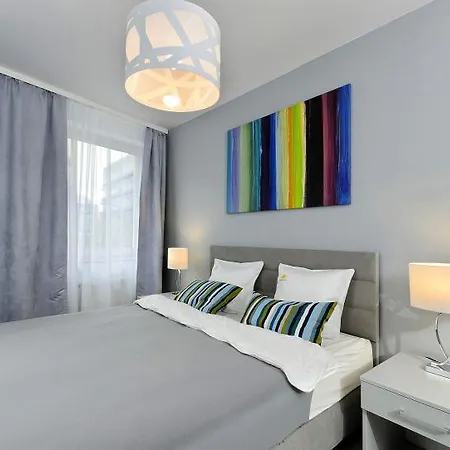 D&c Holdings מלון דירות 4*